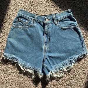 VINTAGE LEVI’S Denim Cut Off Shorts | Size M